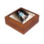 Elegancka drewniana szkatułka ze zdjęciem brązowa